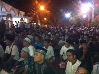 Jamaah Kajian Islami di Kediaman Ketua DPRD Inhil Membludak Hingga ke Jalan